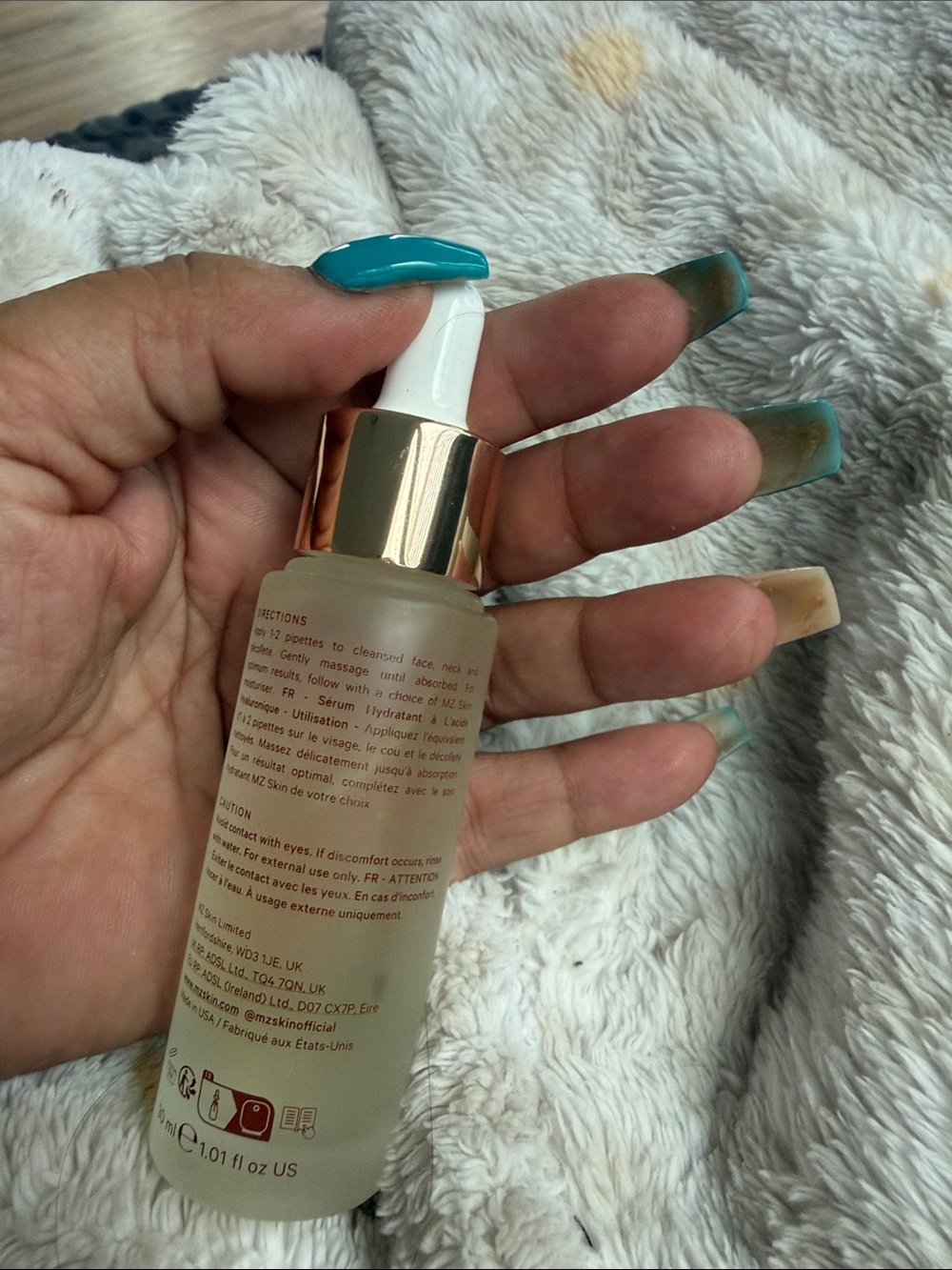 MZ Skin Hyaluronic Acid Hydrating Serum — Peach Pink - Picture 4 of 4